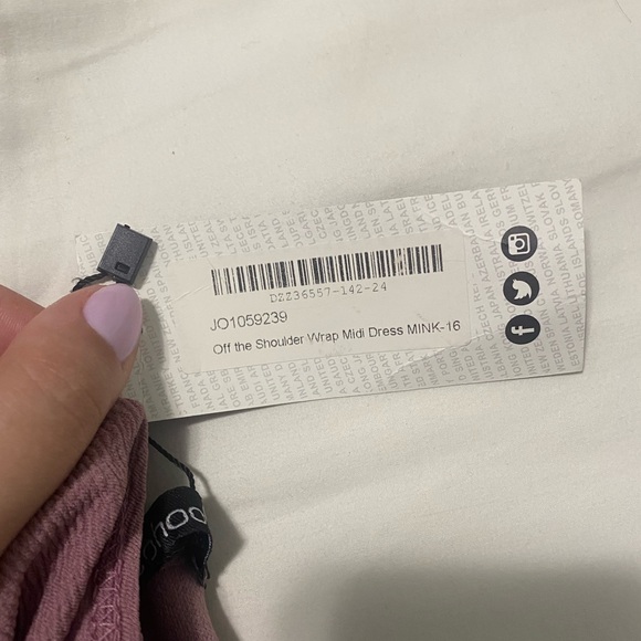 NWT - Boohoo off the shoulder wrap midi dress - Picture 3 of 5